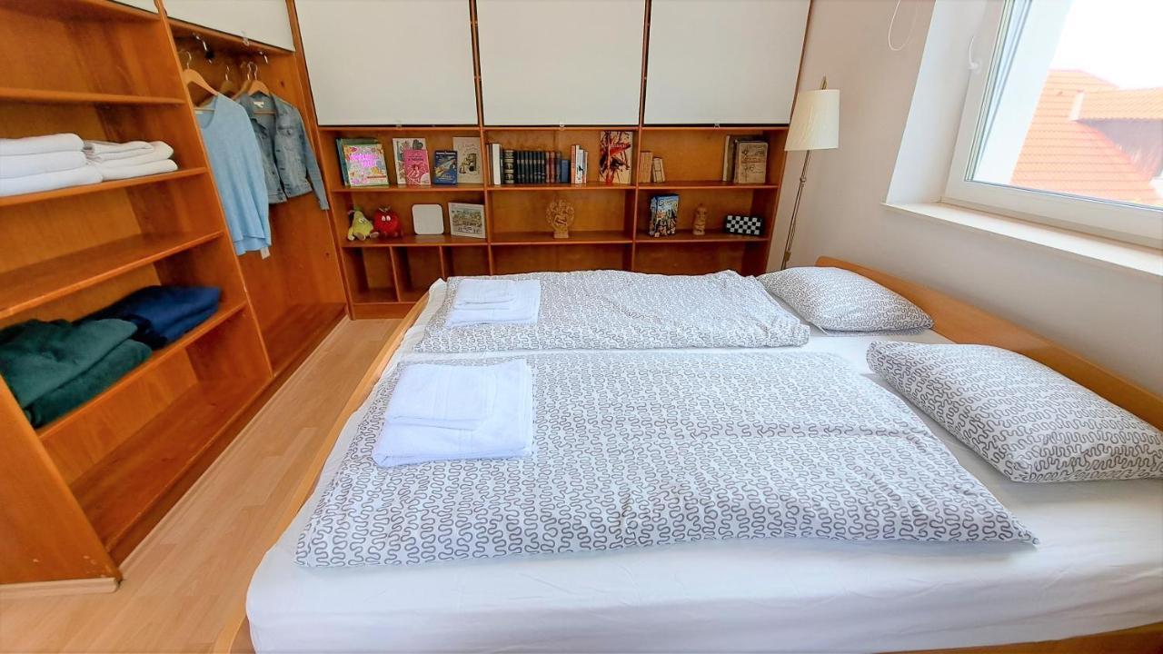 Belvarosi Haz Gyoenyoeru Panoramaval Hébergement de vacances Balatonalmádi